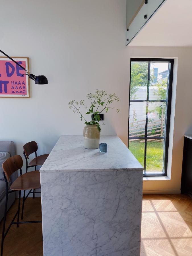 Guesthouse, Not Even A Minute Walk To The Ocean Kullavik Exteriör bild