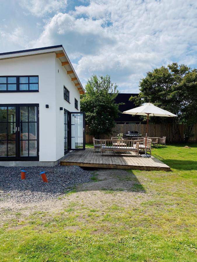 Guesthouse, Not Even A Minute Walk To The Ocean Kullavik Exteriör bild