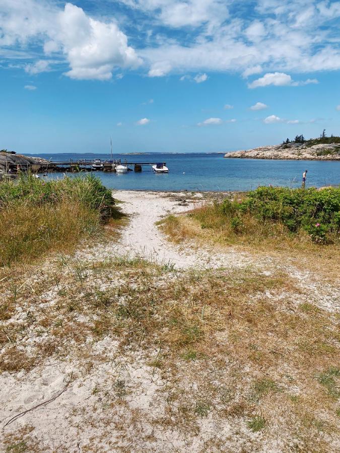Guesthouse, Not Even A Minute Walk To The Ocean Kullavik Exteriör bild